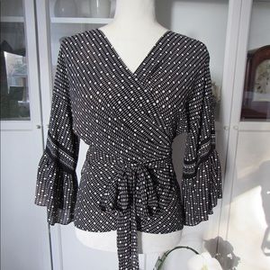 Gorgeous MAX STUDIO Black & White Wrap Blouse